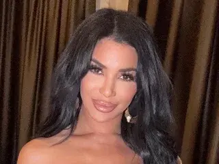 Oliviaukbabe  live sex cam