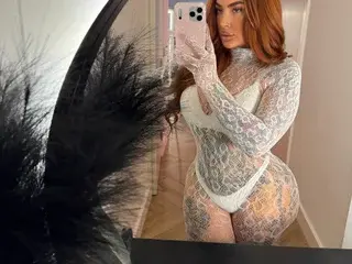 Karolinaox  live sex cam