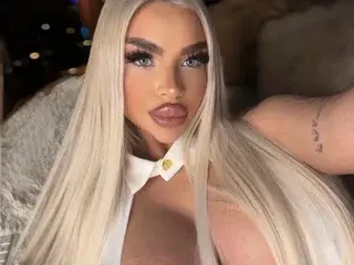 ChrystalCade  live sex cam