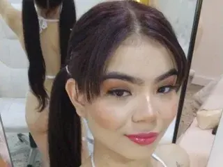 Nahia69  live sex cam