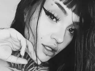 AMYSWALLOW71  live sex cam