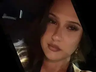 MariahFlores  live sex cam