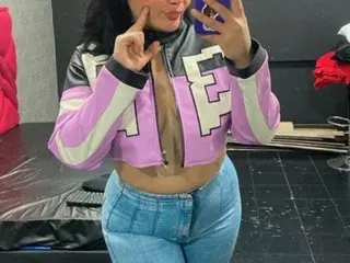 Nicol_Holmes  live sex cam