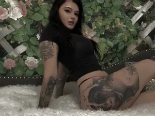 CallieMyersXO  live sex cam