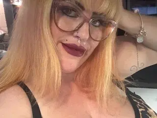 CurvyBBWKate  live sex cam