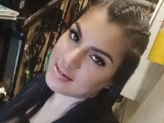 Naomyyking  live sex cam