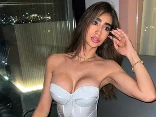 AlannaBelova  live sex cam