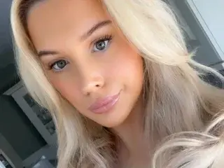 AuroraDollxo  live sex cam