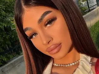 BellaNoirre  live sex cam
