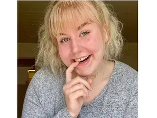 Heyheyitssage  live sex cam