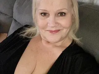 Busty_Madeline  live sex cam