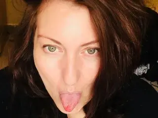 Curvygirllouisa  live sex cam