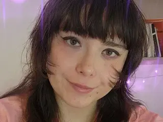 Biddiebiddiebombom  live sex cam