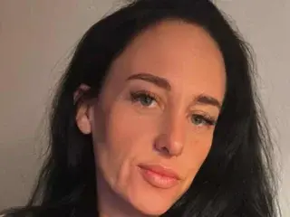 Bustylexysquirts  live sex cam