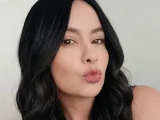 MaddyBenett  live sex cam