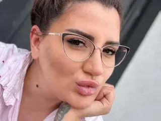 SophieRoouse  live sex cam