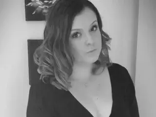 NaughtyWifeUK  live sex cam