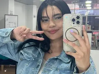 Alaia_Blosson  live sex cam