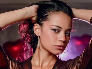 Tyna_19  live sex cam