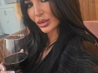 Emily_BXXX  live sex cam