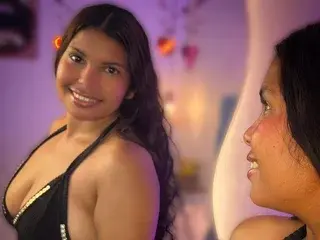 Dulcecooper19  live sex cam