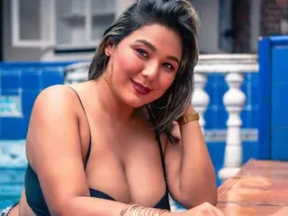 LatinaHoleQueen  live sex cam