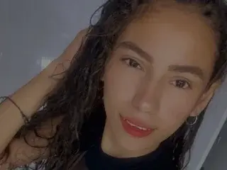 Evelin_shy  live sex cam