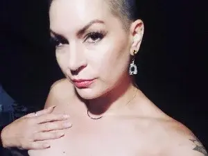 TheeLadyKatrina  live sex cam