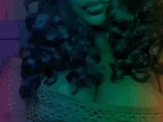 AlexisBanks143  live sex cam