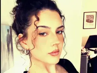 CherryKittyKiss  live sex cam