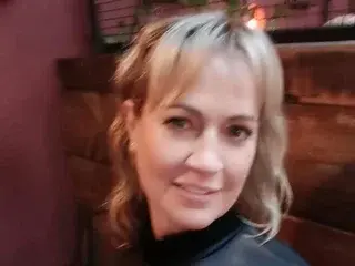 Milfshake227  live sex cam