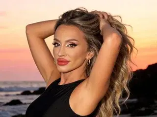 KaylinWhyte  live sex cam