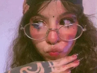 Gaia33  live sex cam