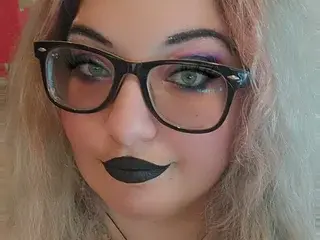 TwitchyStepMama  live sex cam