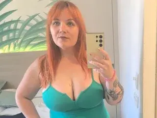 RaunchyRoxie  live sex cam