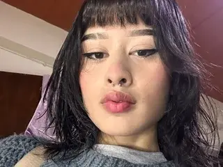 MeliStrawberry77  live sex cam