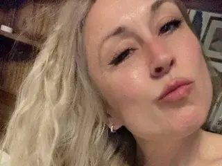 DaunDenison  live sex cam