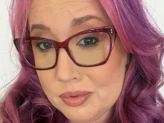 Honeybee203  live sex cam