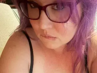 Honeybee203  live sex cam