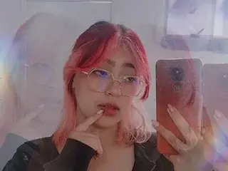 PinkyyPieee  live sex cam