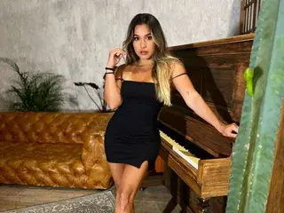 NiaMinogue  live sex cam