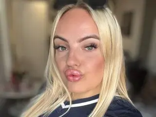 UrFavBlondie_xx  live sex cam