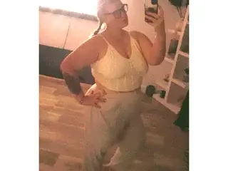 CurvyLJ  live sex cam