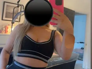 Trixi42  live sex cam