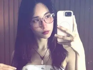 Doll_bella  live sex cam