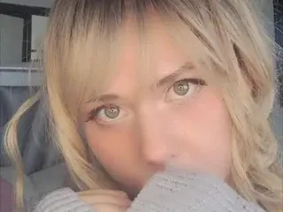SoftdollAllie  live sex cam