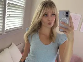 BlondeStella  live sex cam