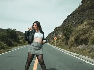 AllisonAdams  live sex cam