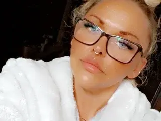 Madame_Bonnie  live sex cam