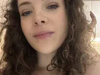 KikiAndThePeach  live sex cam